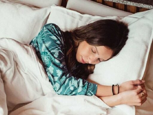 10 Evening Habits That Help You Fall Asleep Faster (and Stay Asleep)