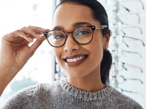 Styling-Your-Look-with-the-Perfect-Glasses-Frames