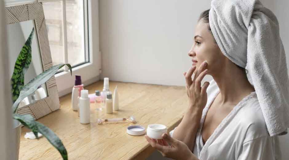 The-Essential-Guide-to-Exfoliating-Unlocking-a-Radiant-Complexion