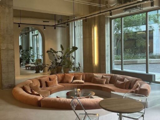 Best Sofa Configurations for Conversation Pit Living Rooms