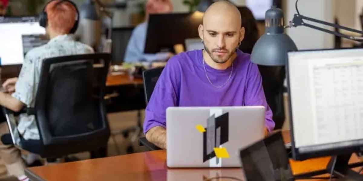 How-Technology-Is-Transforming-Employee-Experiences-in-Modern-Workplaces